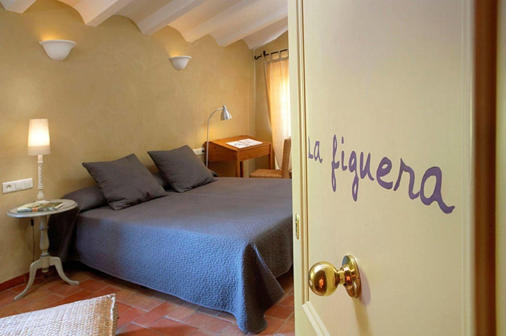 Hotel La Placa Madremanya Ngoại thất bức ảnh